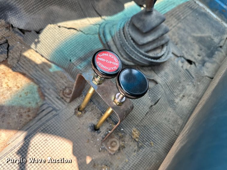 image for item DM2725 1975 GMC 6500 grain truck