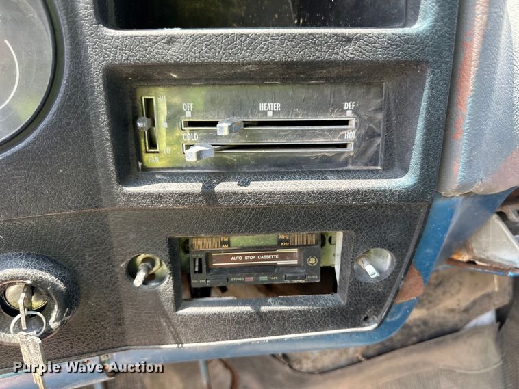 image for item DM2725 1975 GMC 6500 grain truck