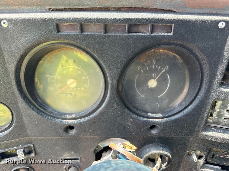 image for item DM2725 1975 GMC 6500 grain truck