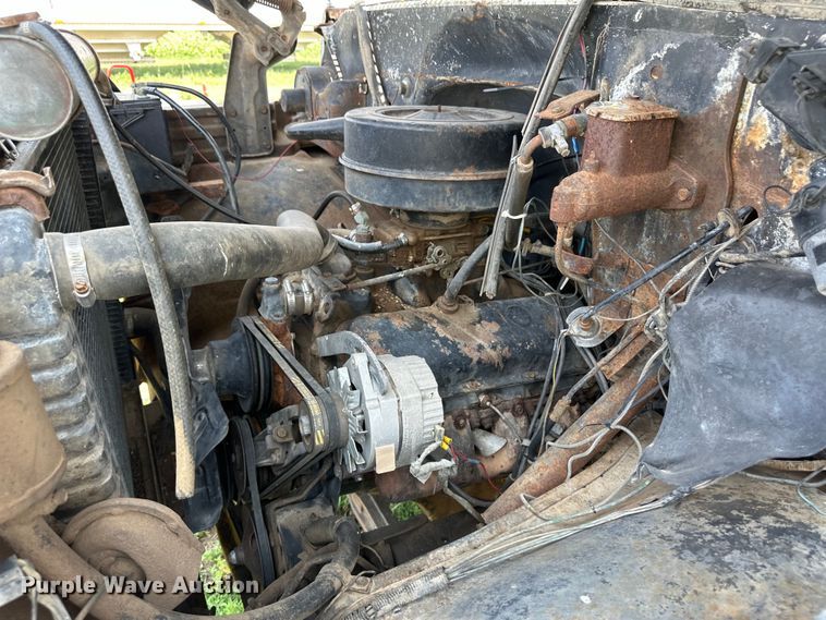 image for item DM2725 1975 GMC 6500 grain truck