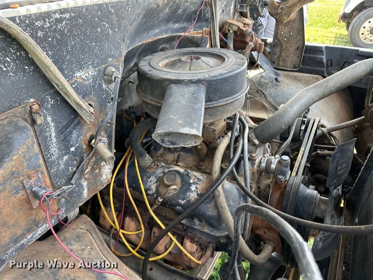 image for item DM2725 1975 GMC 6500 grain truck