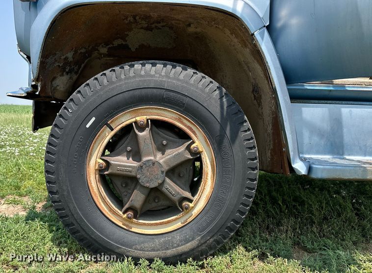 image for item DM2725 1975 GMC 6500 grain truck