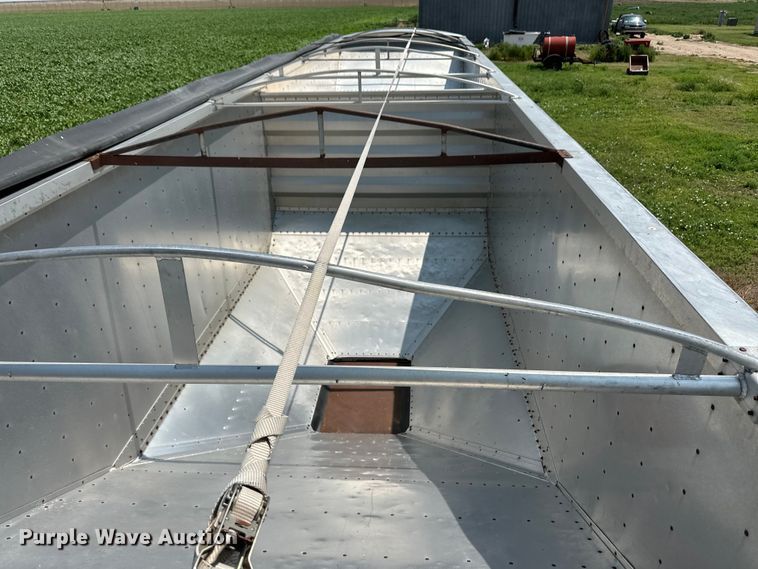 image for item DM2726 2004 Wilson DWH-500C grain trailer