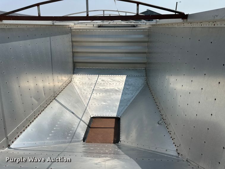 image for item DM2726 2004 Wilson DWH-500C grain trailer