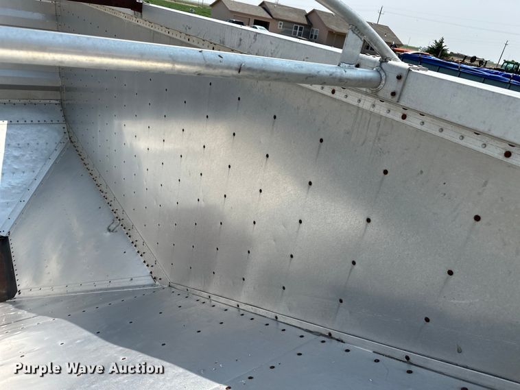 image for item DM2726 2004 Wilson DWH-500C grain trailer