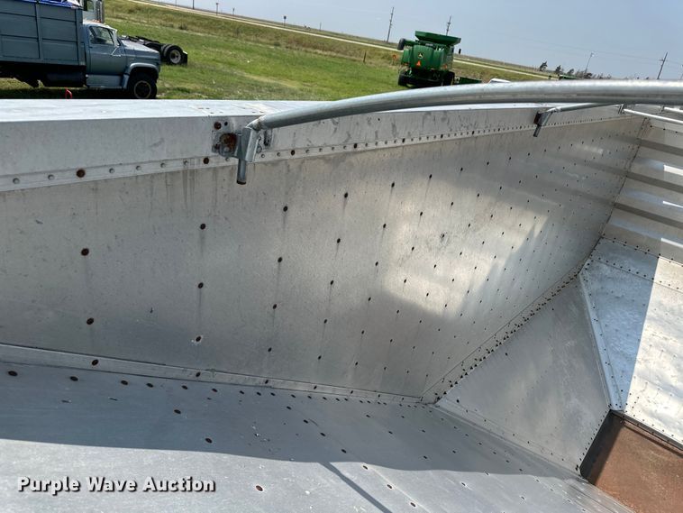 image for item DM2726 2004 Wilson DWH-500C grain trailer