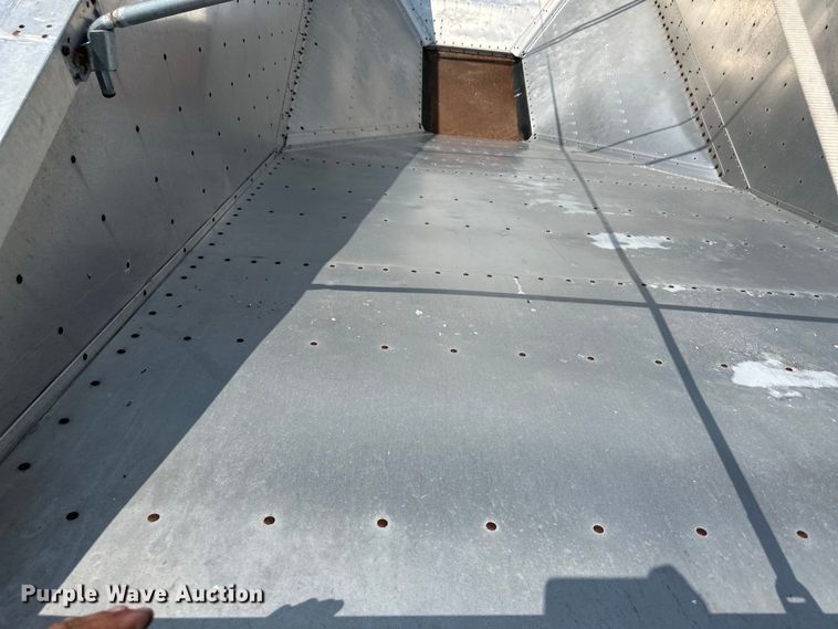 image for item DM2726 2004 Wilson DWH-500C grain trailer