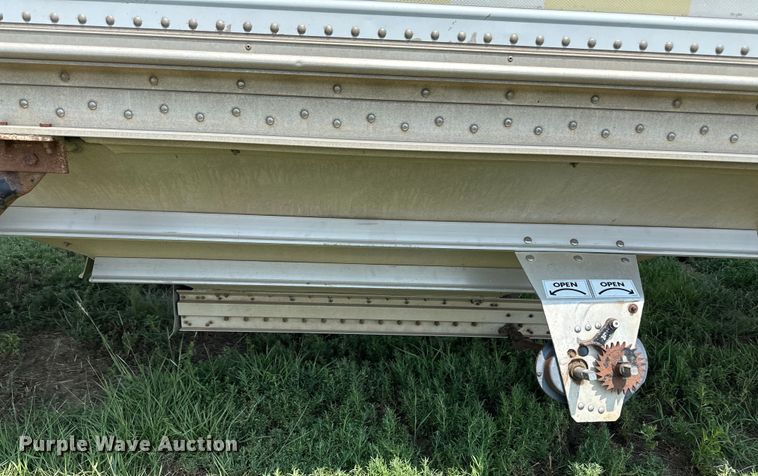 image for item DM2726 2004 Wilson DWH-500C grain trailer
