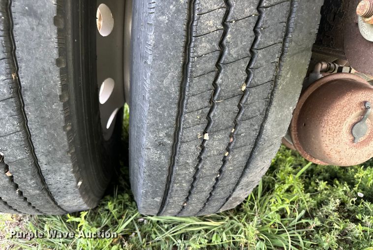 image for item DM2726 2004 Wilson DWH-500C grain trailer