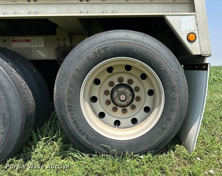 image for item DM2726 2004 Wilson DWH-500C grain trailer