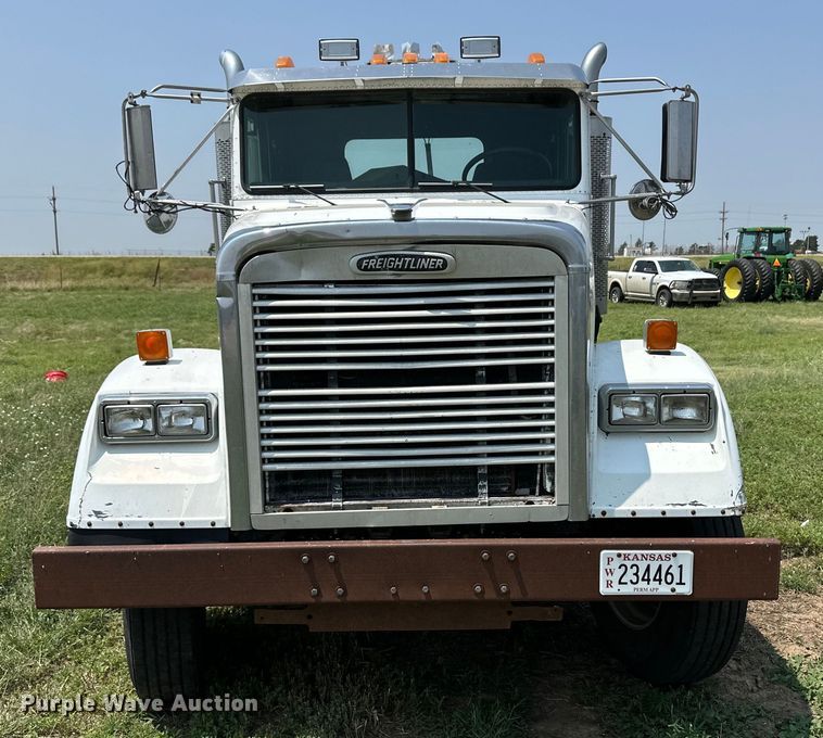 image for item DM2727 2000 Freightliner FLD semi truck