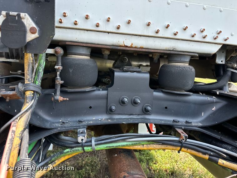 image for item DM2727 2000 Freightliner FLD semi truck