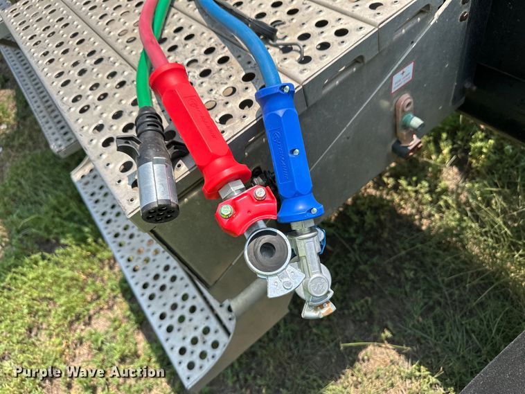 image for item DM2727 2000 Freightliner FLD semi truck