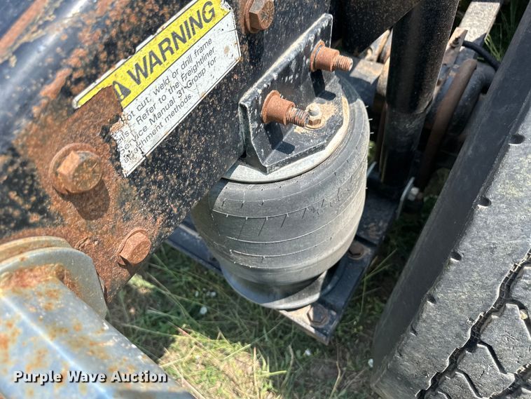 image for item DM2727 2000 Freightliner FLD semi truck