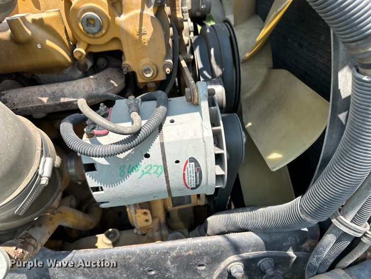 image for item DM2727 2000 Freightliner FLD semi truck