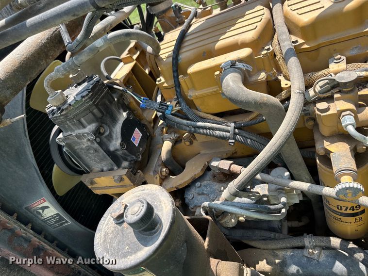 image for item DM2727 2000 Freightliner FLD semi truck