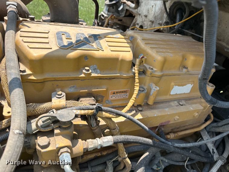 image for item DM2727 2000 Freightliner FLD semi truck