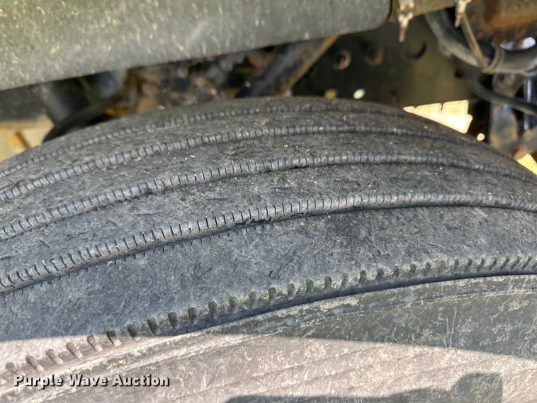 image for item DM2727 2000 Freightliner FLD semi truck