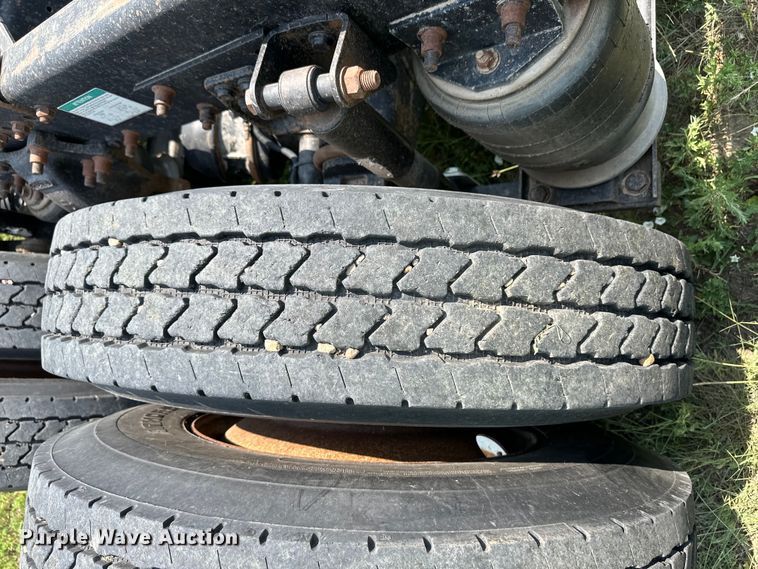 image for item DM2727 2000 Freightliner FLD semi truck