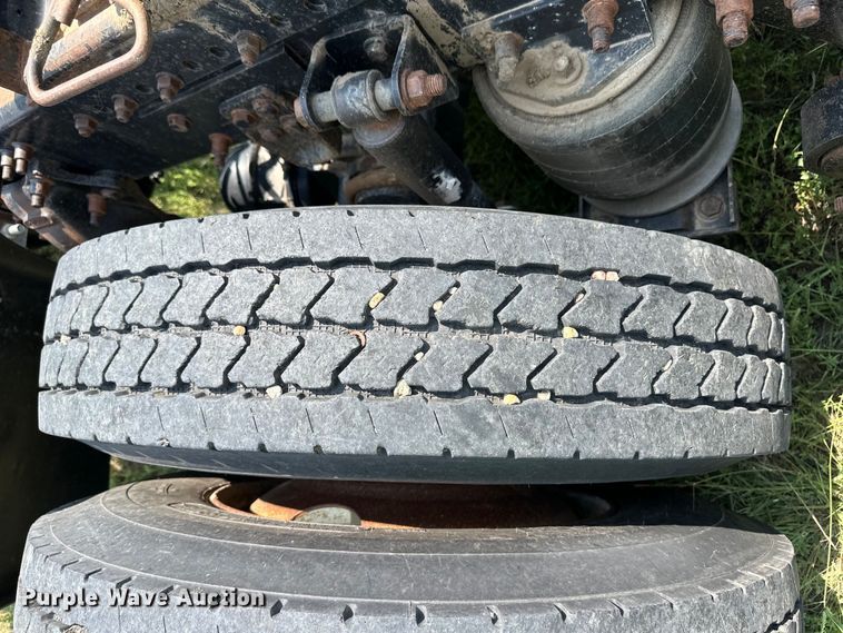 image for item DM2727 2000 Freightliner FLD semi truck