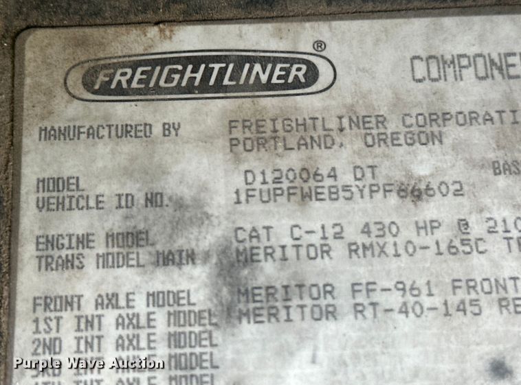 image for item DM2727 2000 Freightliner FLD semi truck