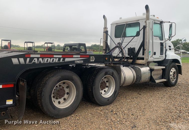 image for item DM7941 2013 Mack CXU613 Pinnacle  semi truck