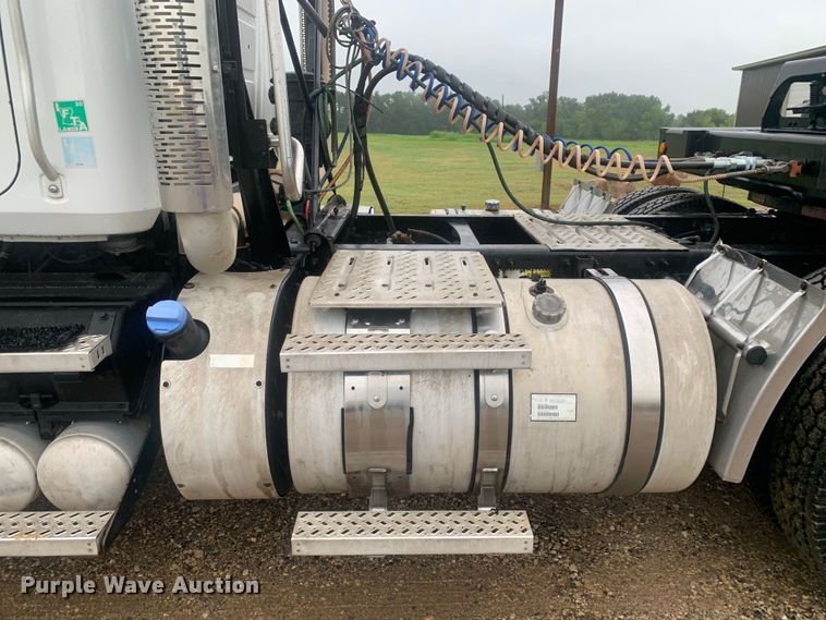 image for item DM7941 2013 Mack CXU613 Pinnacle  semi truck