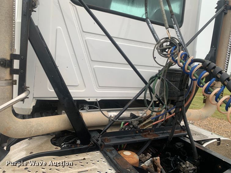 image for item DM7941 2013 Mack CXU613 Pinnacle  semi truck