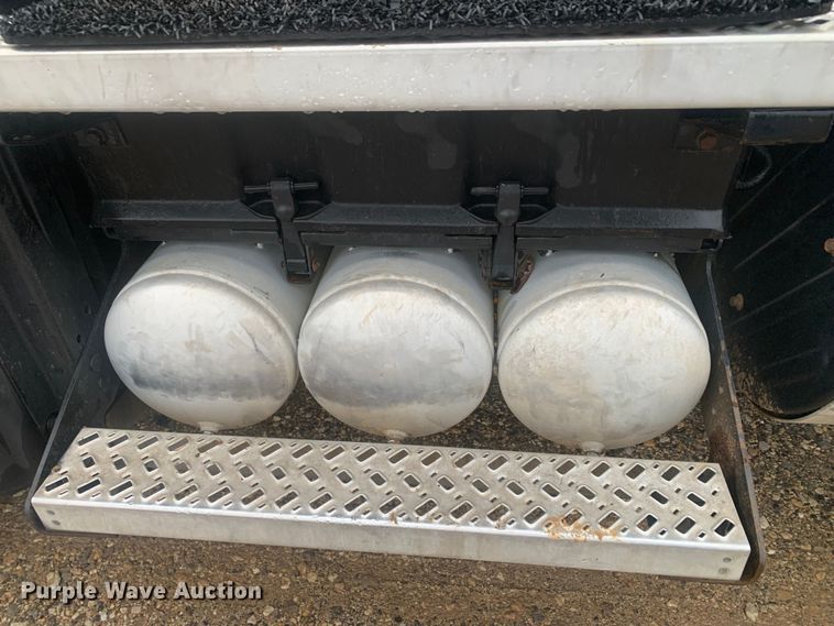 image for item DM7941 2013 Mack CXU613 Pinnacle  semi truck