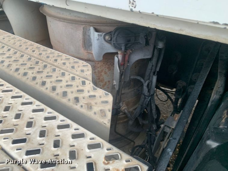 image for item DM7941 2013 Mack CXU613 Pinnacle  semi truck