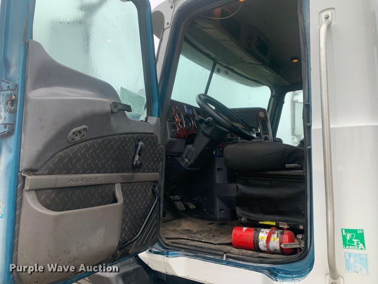 image for item DM7941 2013 Mack CXU613 Pinnacle  semi truck