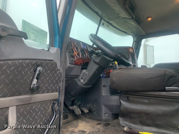 image for item DM7941 2013 Mack CXU613 Pinnacle  semi truck