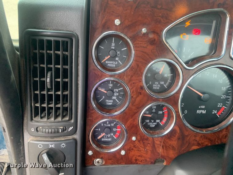 image for item DM7941 2013 Mack CXU613 Pinnacle  semi truck