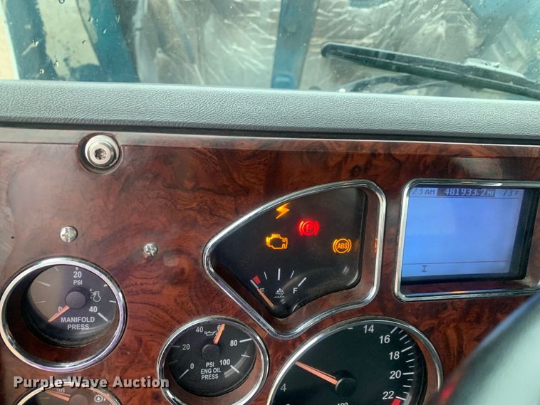 image for item DM7941 2013 Mack CXU613 Pinnacle  semi truck