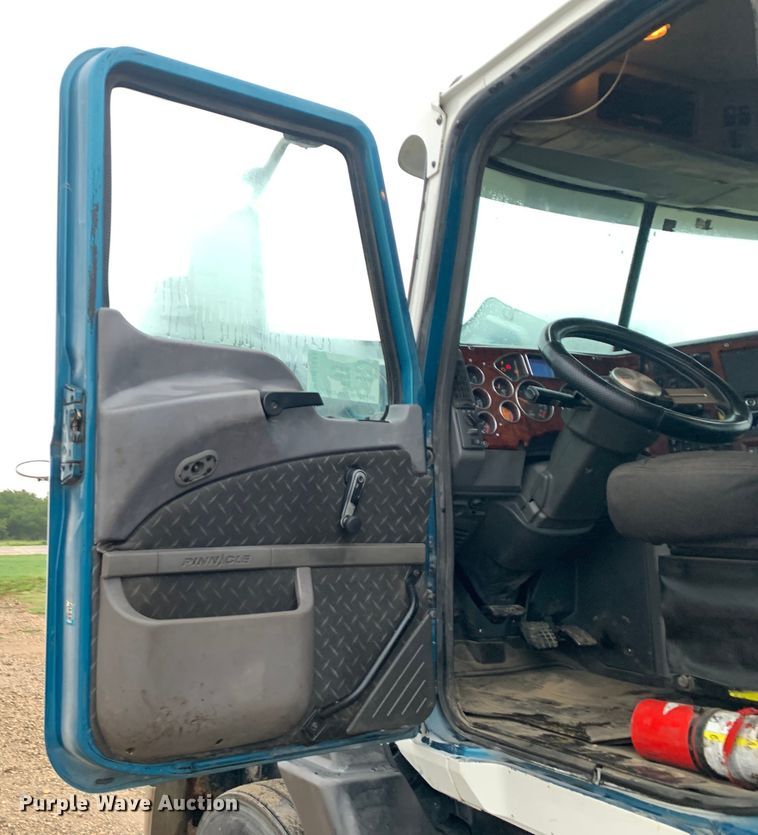 image for item DM7941 2013 Mack CXU613 Pinnacle  semi truck