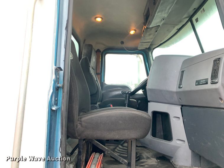 image for item DM7941 2013 Mack CXU613 Pinnacle  semi truck