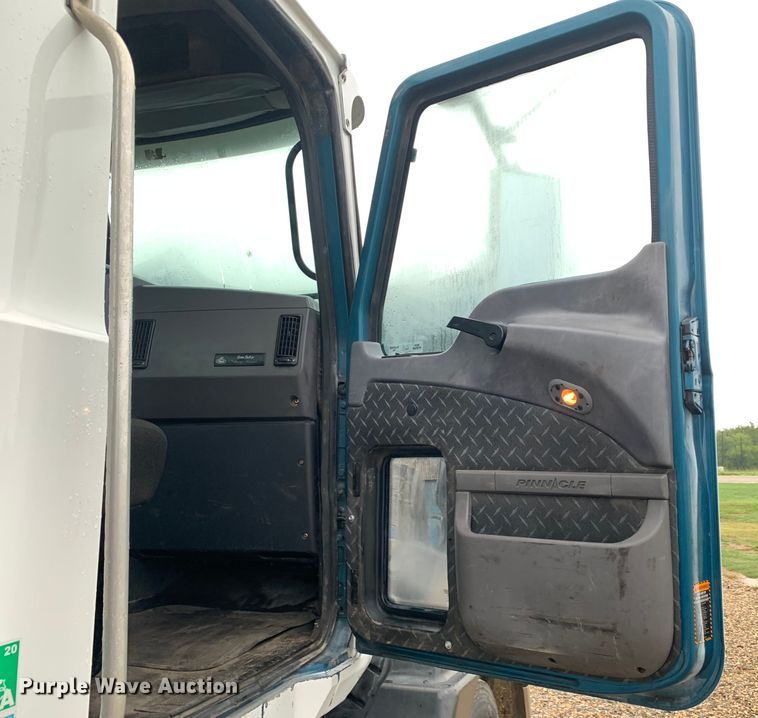 image for item DM7941 2013 Mack CXU613 Pinnacle  semi truck