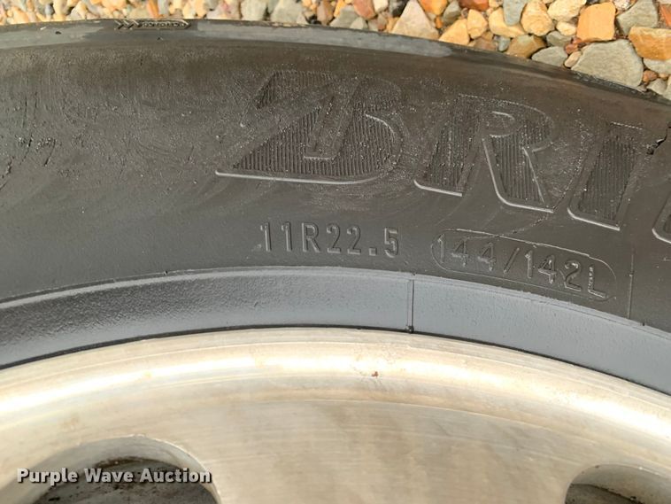 image for item DM7941 2013 Mack CXU613 Pinnacle  semi truck