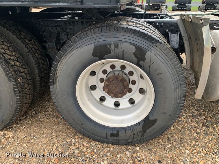 image for item DM7941 2013 Mack CXU613 Pinnacle  semi truck