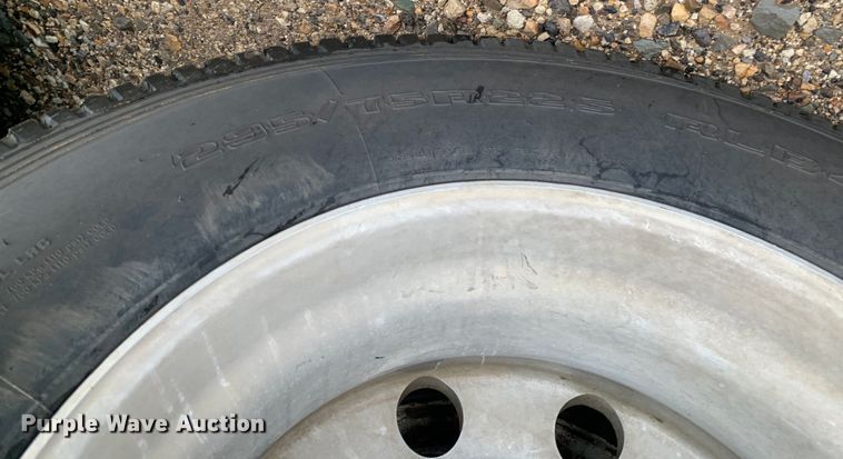 image for item DM7941 2013 Mack CXU613 Pinnacle  semi truck