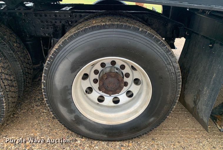 image for item DM7941 2013 Mack CXU613 Pinnacle  semi truck