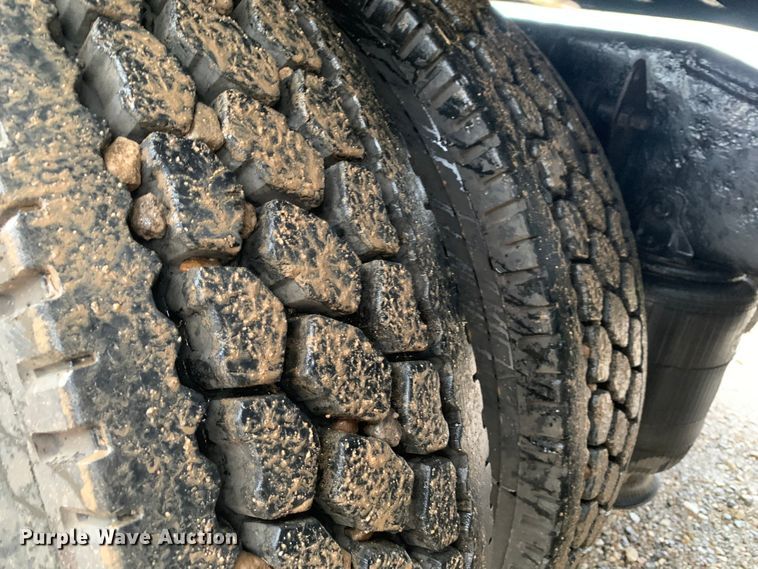 image for item DM7941 2013 Mack CXU613 Pinnacle  semi truck