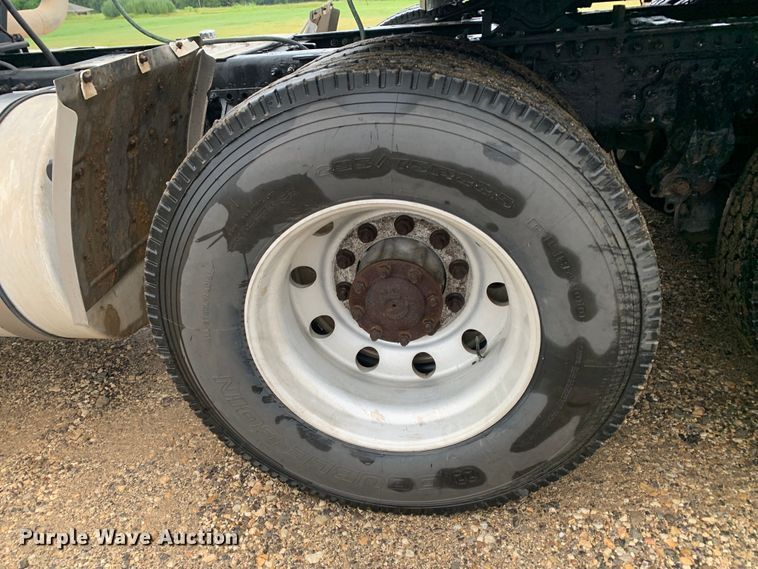 image for item DM7941 2013 Mack CXU613 Pinnacle  semi truck