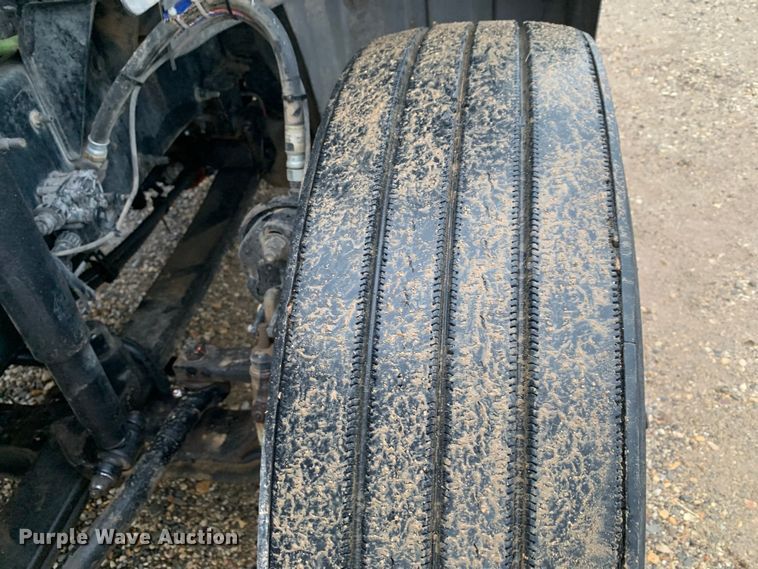 image for item DM7941 2013 Mack CXU613 Pinnacle  semi truck