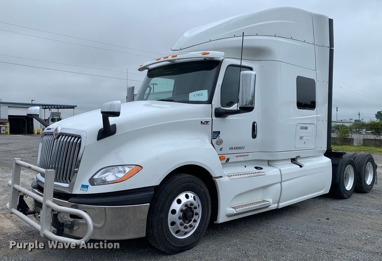 image for item DM7951 2019 International  LT625 semi truck