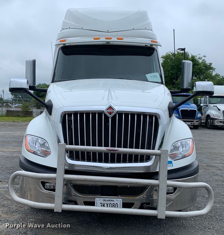 image for item DM7951 2019 International  LT625 semi truck