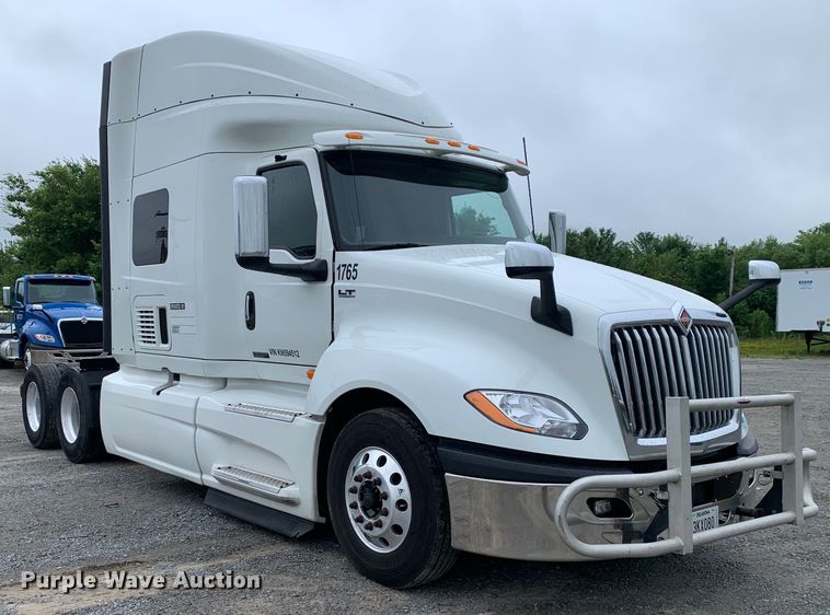 image for item DM7951 2019 International  LT625 semi truck