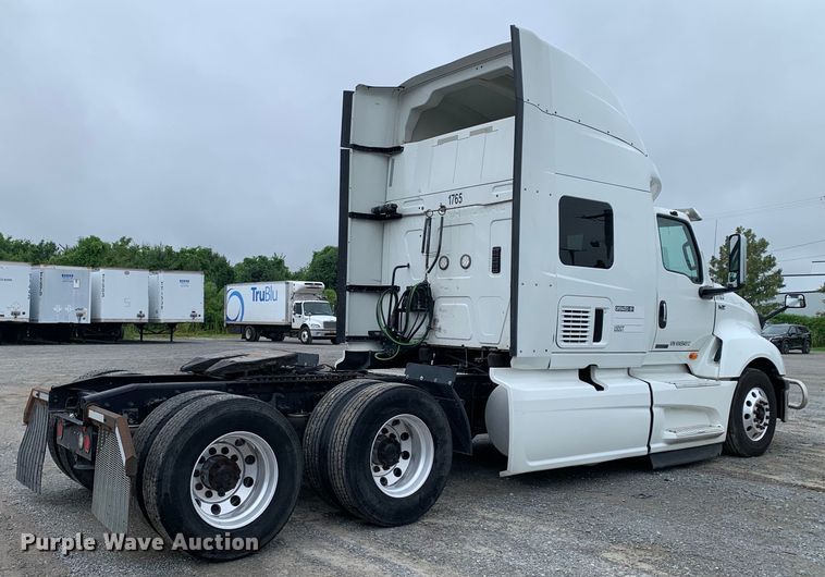 image for item DM7951 2019 International  LT625 semi truck