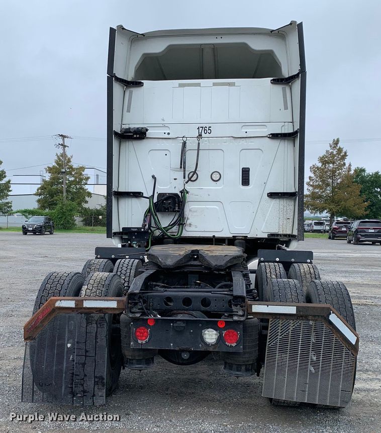 image for item DM7951 2019 International  LT625 semi truck