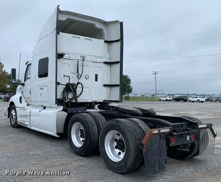 image for item DM7951 2019 International  LT625 semi truck